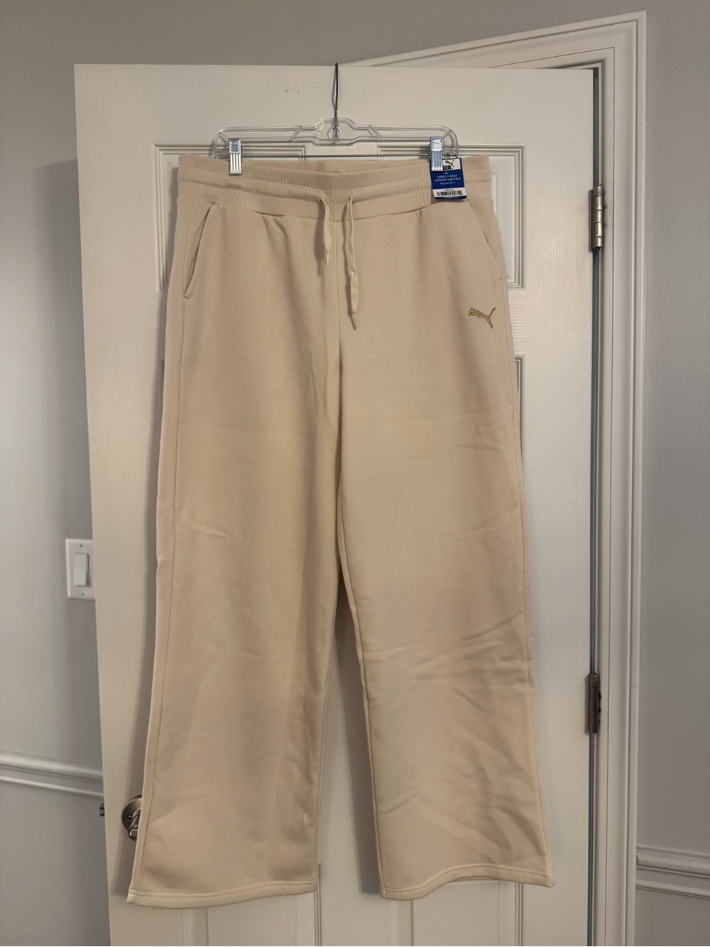 Women’s Puma Wide Leg Sweatpants in Cream NWT